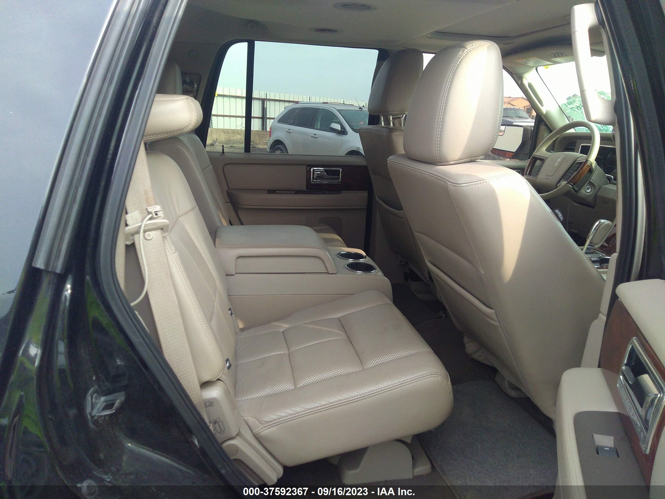 Photo 7 VIN: 5LMJJ2H52CEL09109 - LINCOLN NAVIGATOR 