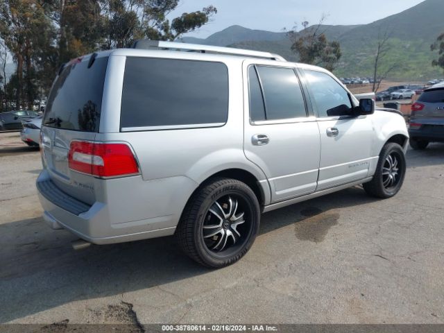 Photo 3 VIN: 5LMJJ2H52DEL05742 - LINCOLN NAVIGATOR 