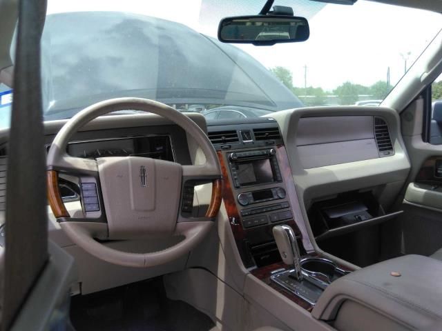 Photo 6 VIN: 5LMJJ2H53BEJ03800 - LINCOLN NAVIGATOR 