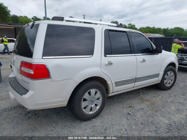 Photo 3 VIN: 5LMJJ2H54AEJ04016 - LINCOLN NAVIGATOR 