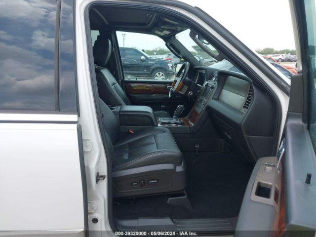 Photo 4 VIN: 5LMJJ2H54BEJ08343 - LINCOLN NAVIGATOR 