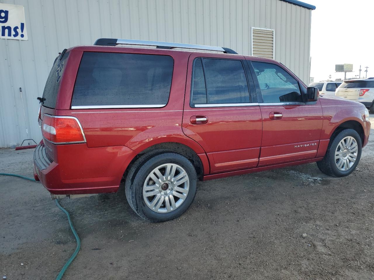 Photo 2 VIN: 5LMJJ2H54DEL04995 - LINCOLN NAVIGATOR 