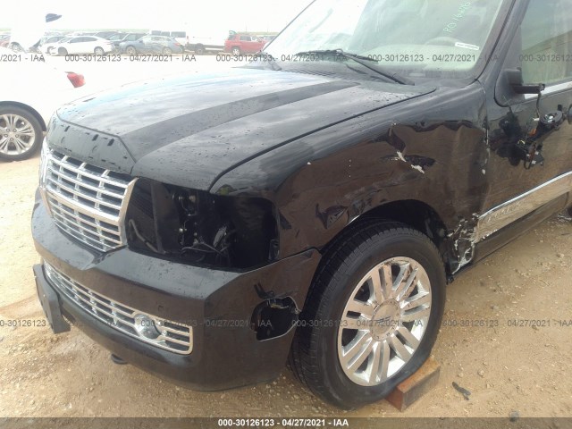 Photo 5 VIN: 5LMJJ2H56BEJ00390 - LINCOLN NAVIGATOR 