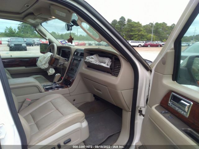 Photo 4 VIN: 5LMJJ2H57BEJ08739 - LINCOLN NAVIGATOR 