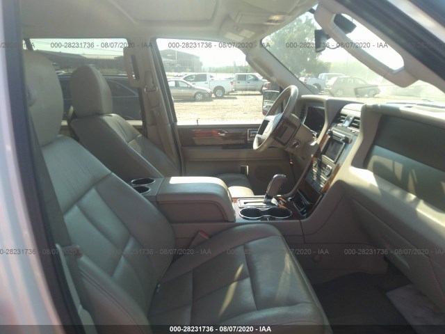 Photo 4 VIN: 5LMJJ2H58BEJ07986 - LINCOLN NAVIGATOR 