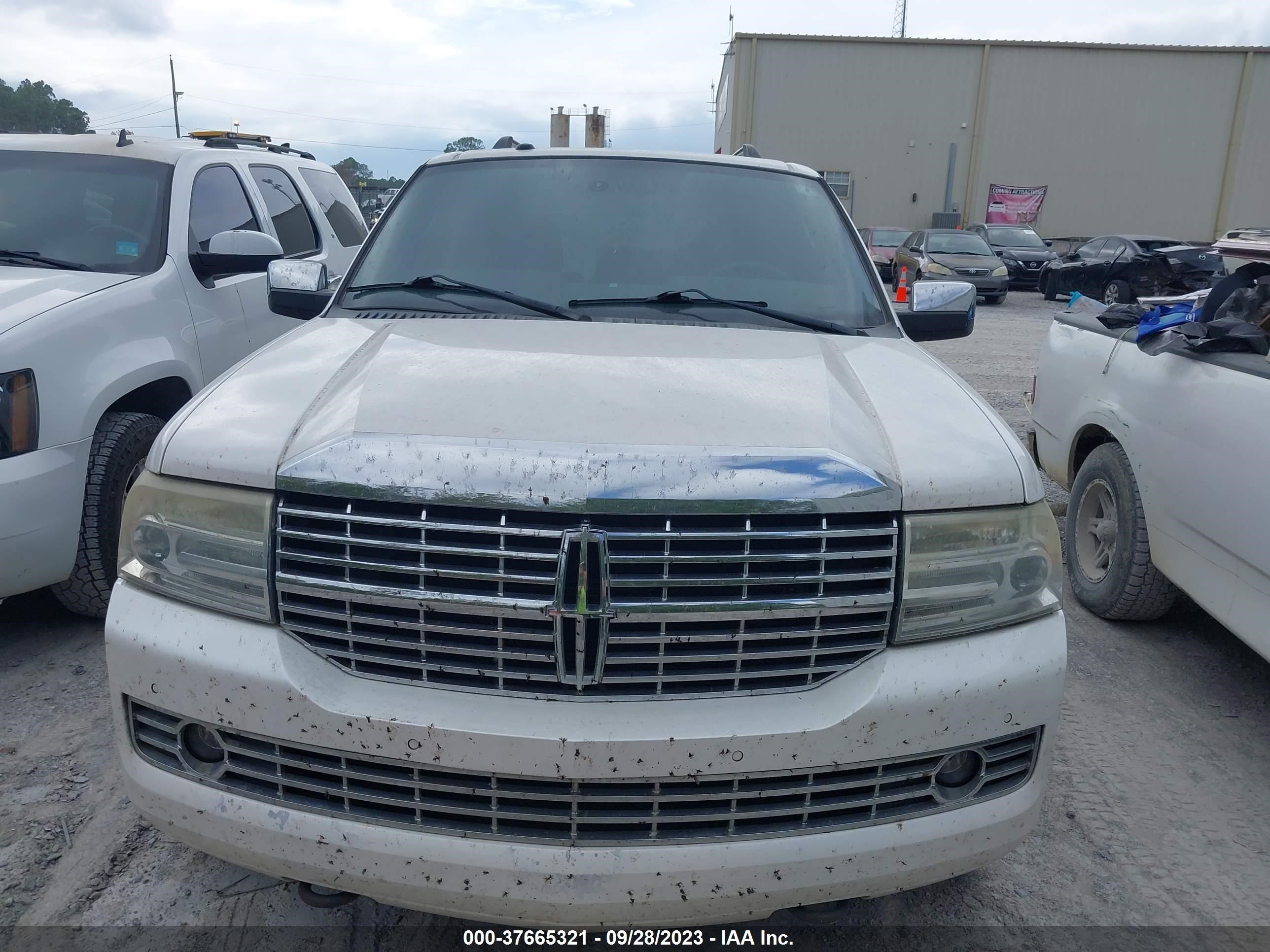 Photo 5 VIN: 5LMJJ2H58BEJ08510 - LINCOLN NAVIGATOR 