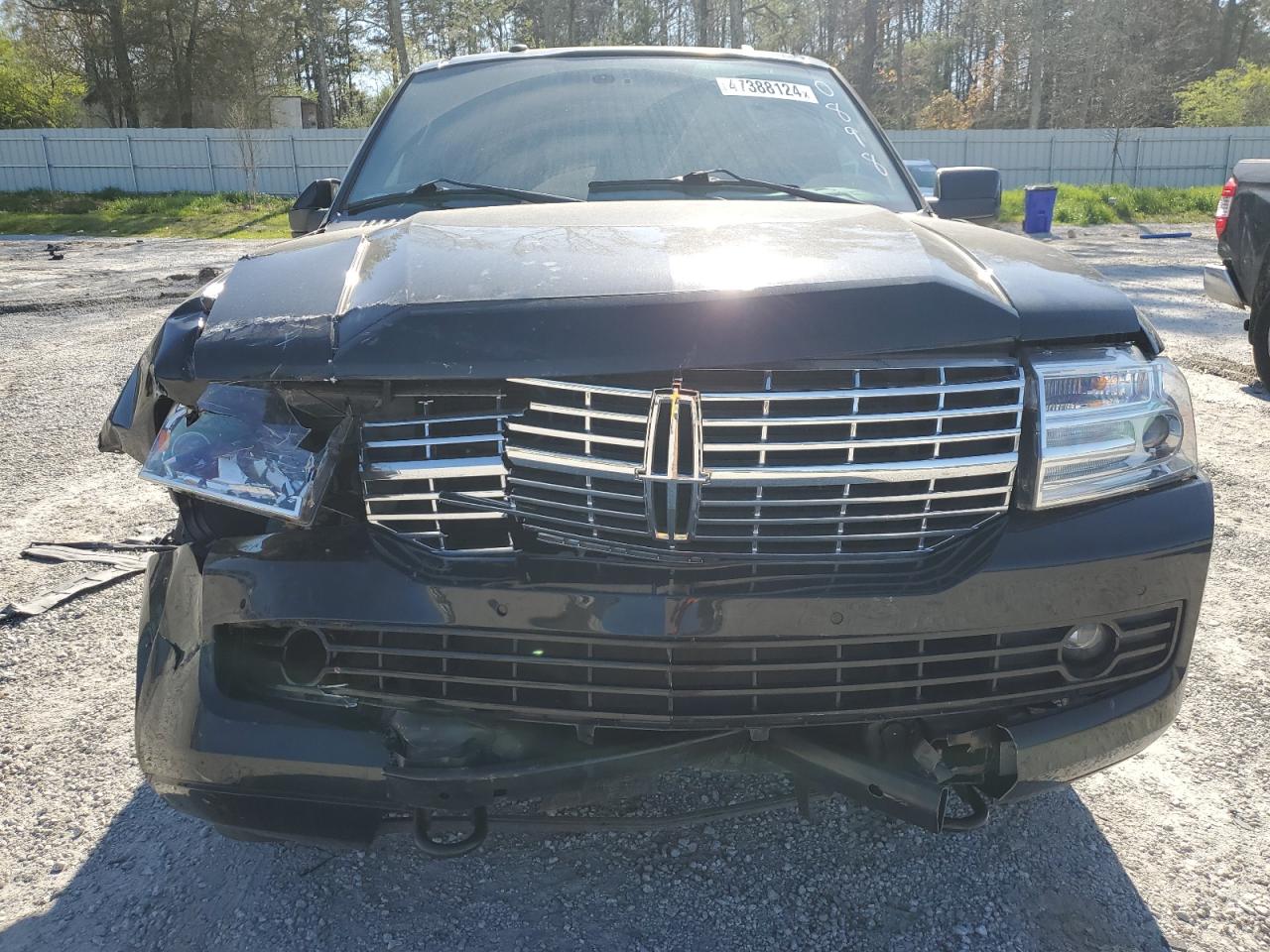 Photo 4 VIN: 5LMJJ2H59BEJ00898 - LINCOLN NAVIGATOR 