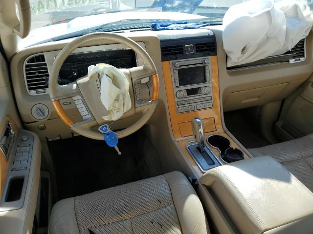 Photo 7 VIN: 5LMJJ2H5XAEJ07048 - LINCOLN NAVIGATOR 