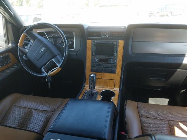 Photo 8 VIN: 5LMJJ2H5XBEJ01784 - LINCOLN NAVIGATOR 