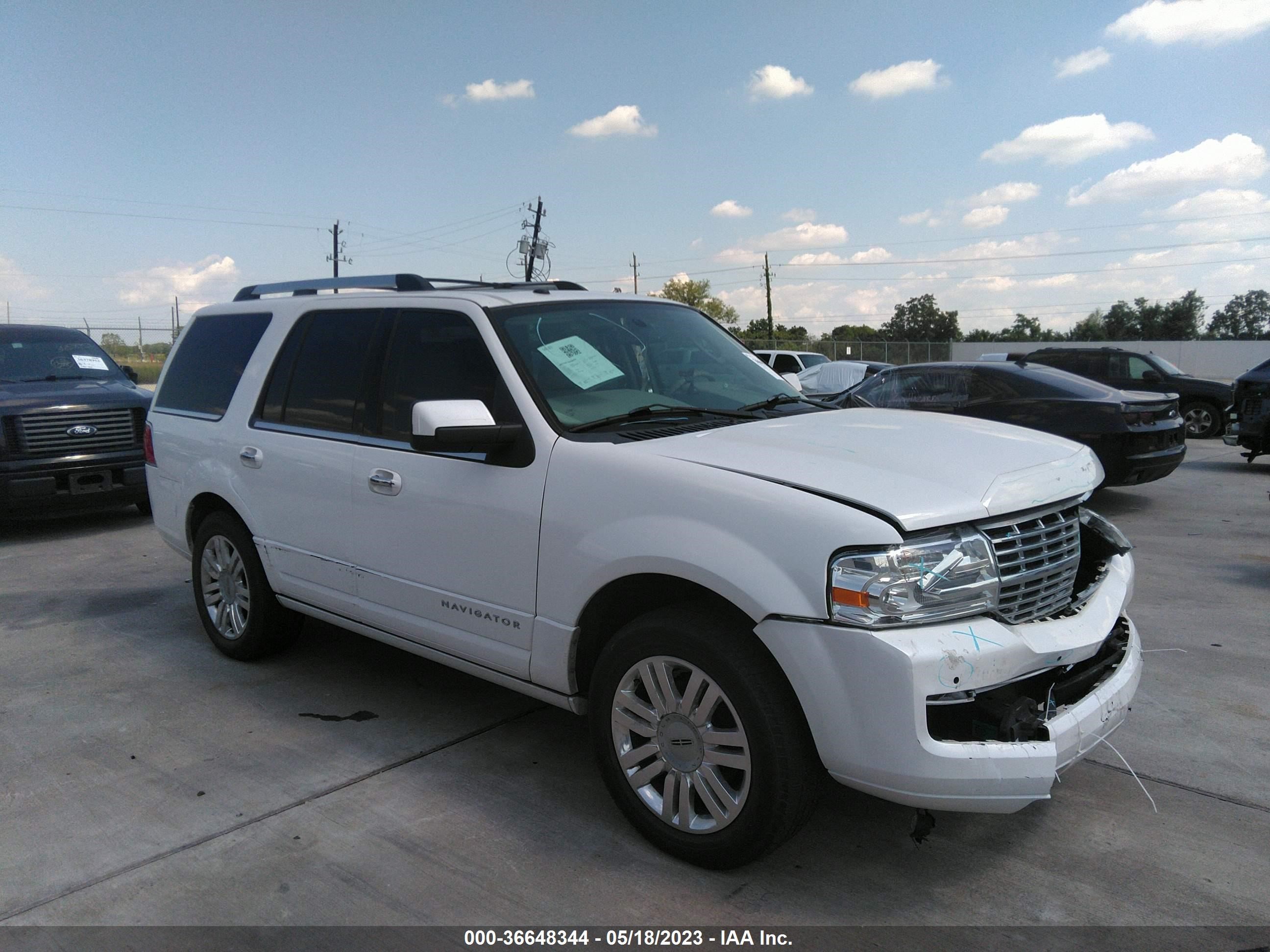 Photo 0 VIN: 5LMJJ2H5XEEL06607 - LINCOLN NAVIGATOR 