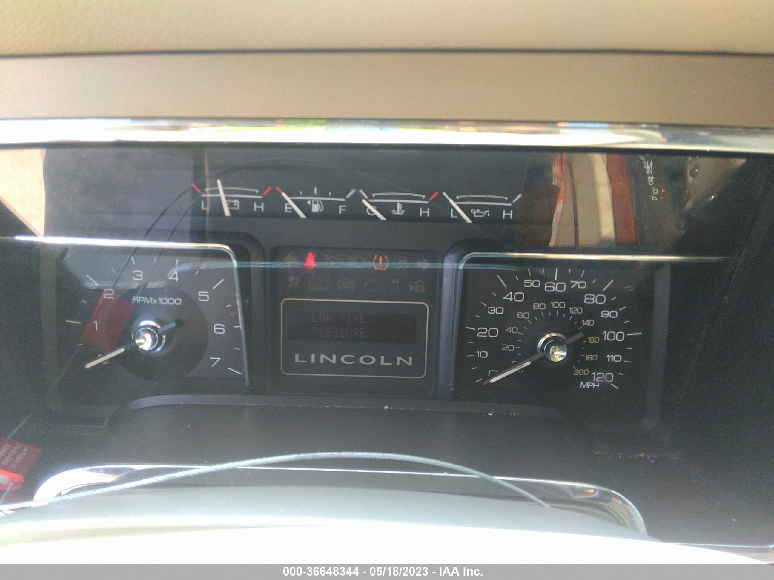 Photo 6 VIN: 5LMJJ2H5XEEL06607 - LINCOLN NAVIGATOR 