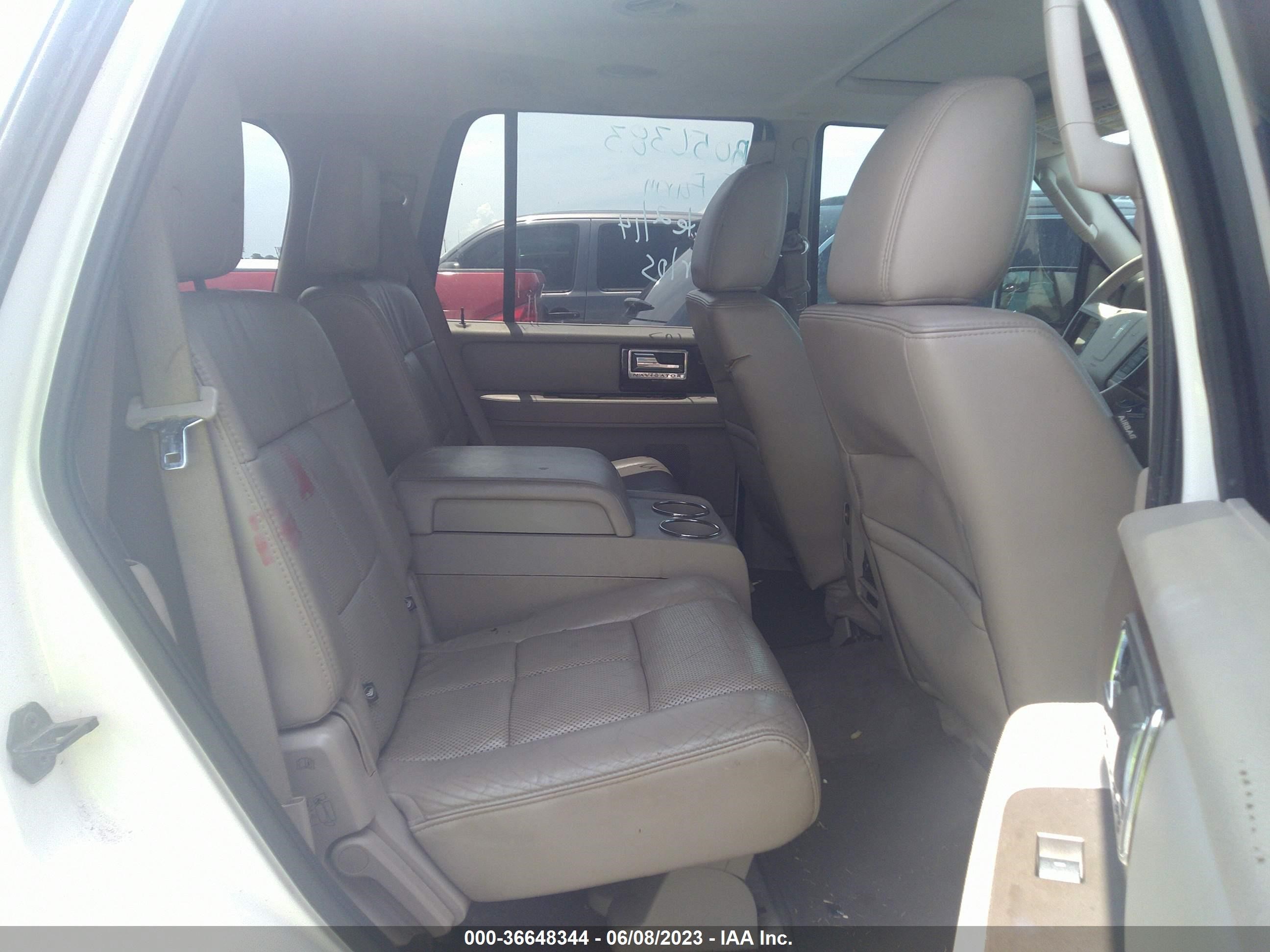 Photo 7 VIN: 5LMJJ2H5XEEL06607 - LINCOLN NAVIGATOR 