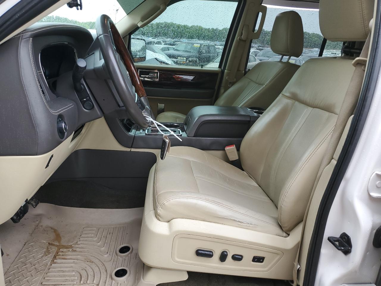 Photo 6 VIN: 5LMJJ2HT8FEJ11654 - LINCOLN NAVIGATOR 