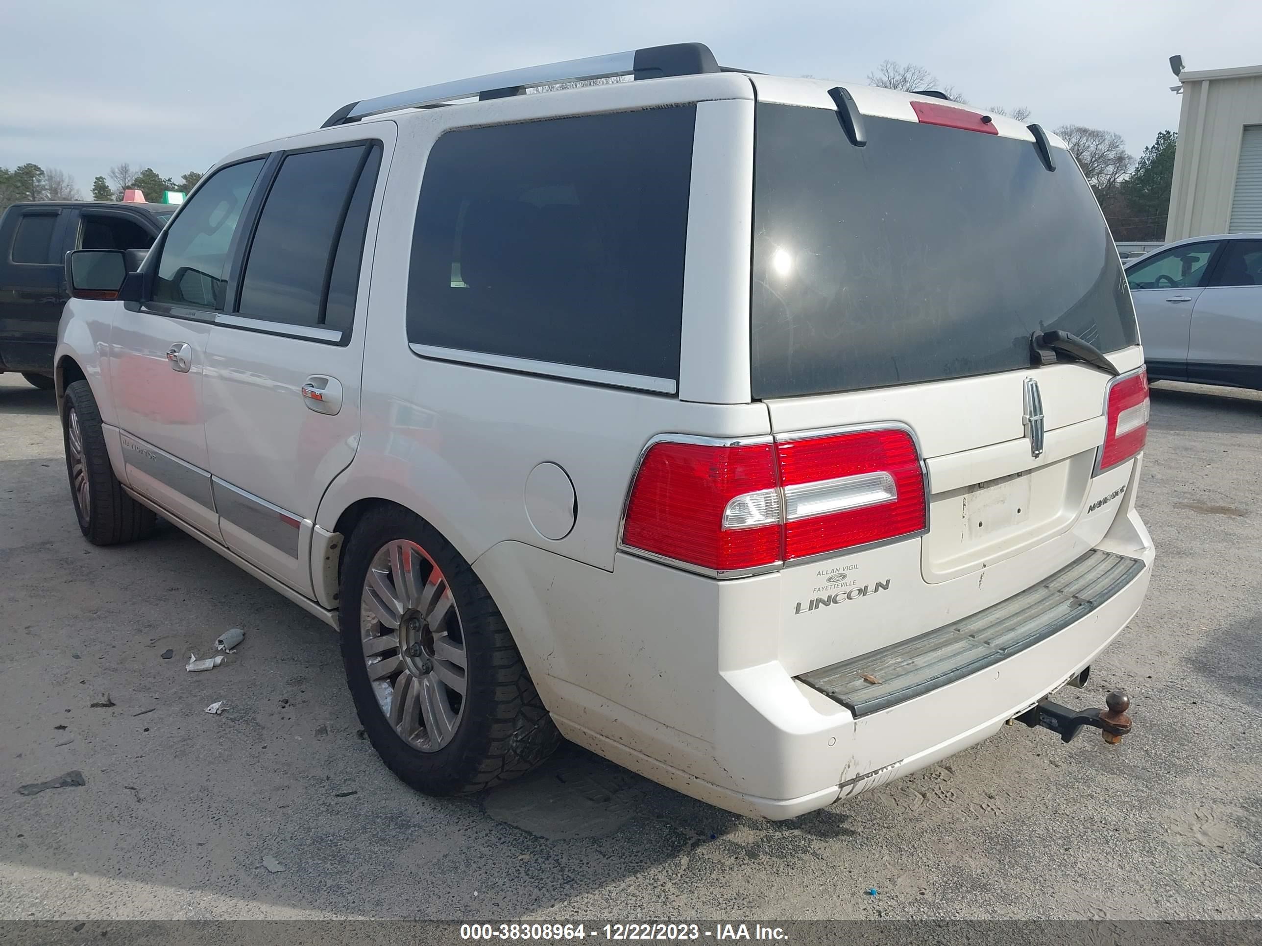 Photo 2 VIN: 5LMJJ2J50AEJ09918 - LINCOLN NAVIGATOR 