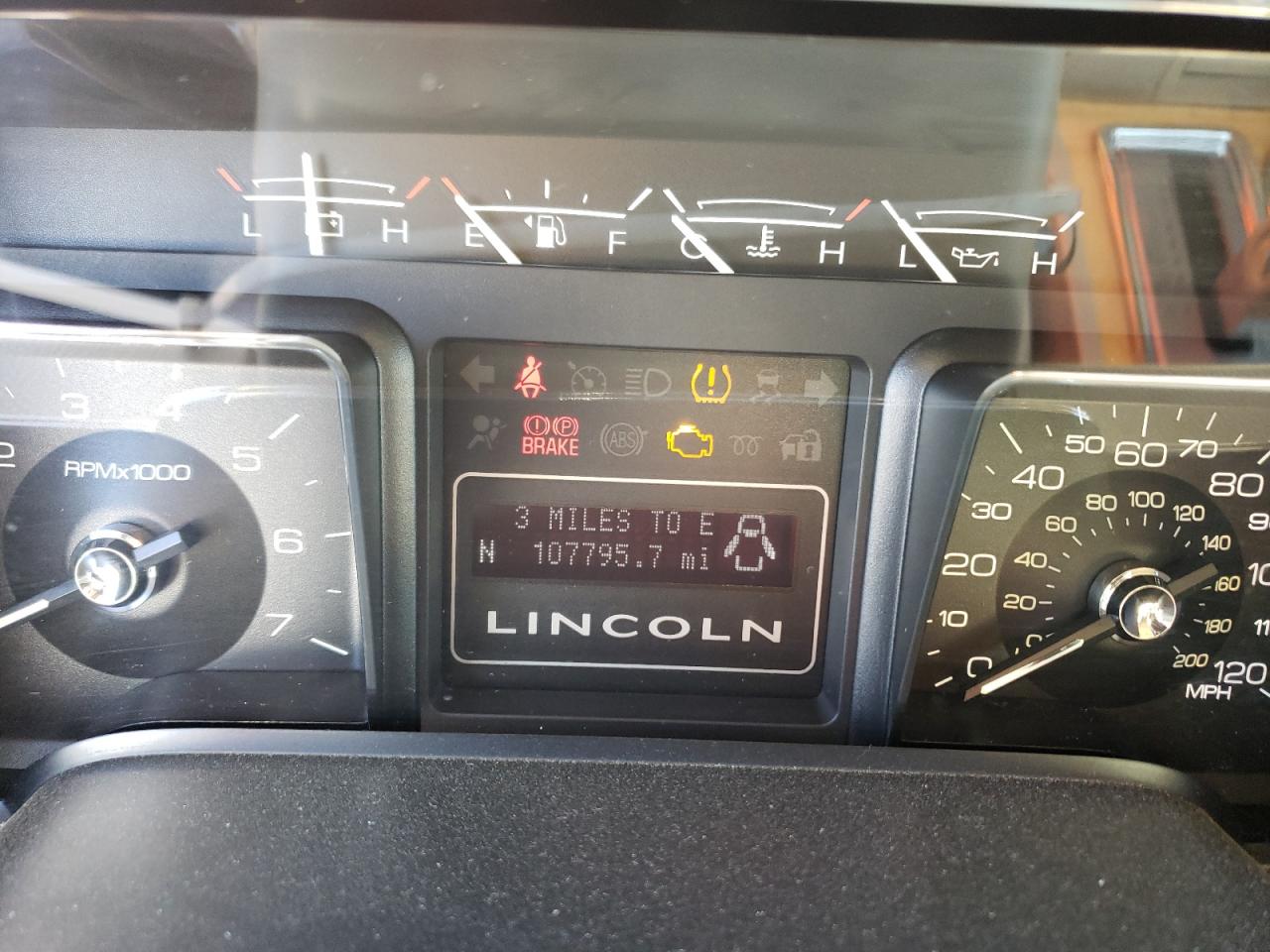 Photo 8 VIN: 5LMJJ2J52AEJ02193 - LINCOLN NAVIGATOR 