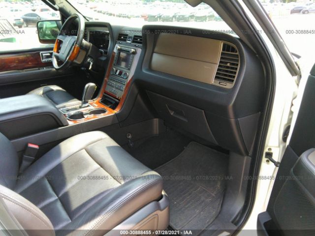 Photo 4 VIN: 5LMJJ2J52BEJ08027 - LINCOLN NAVIGATOR 