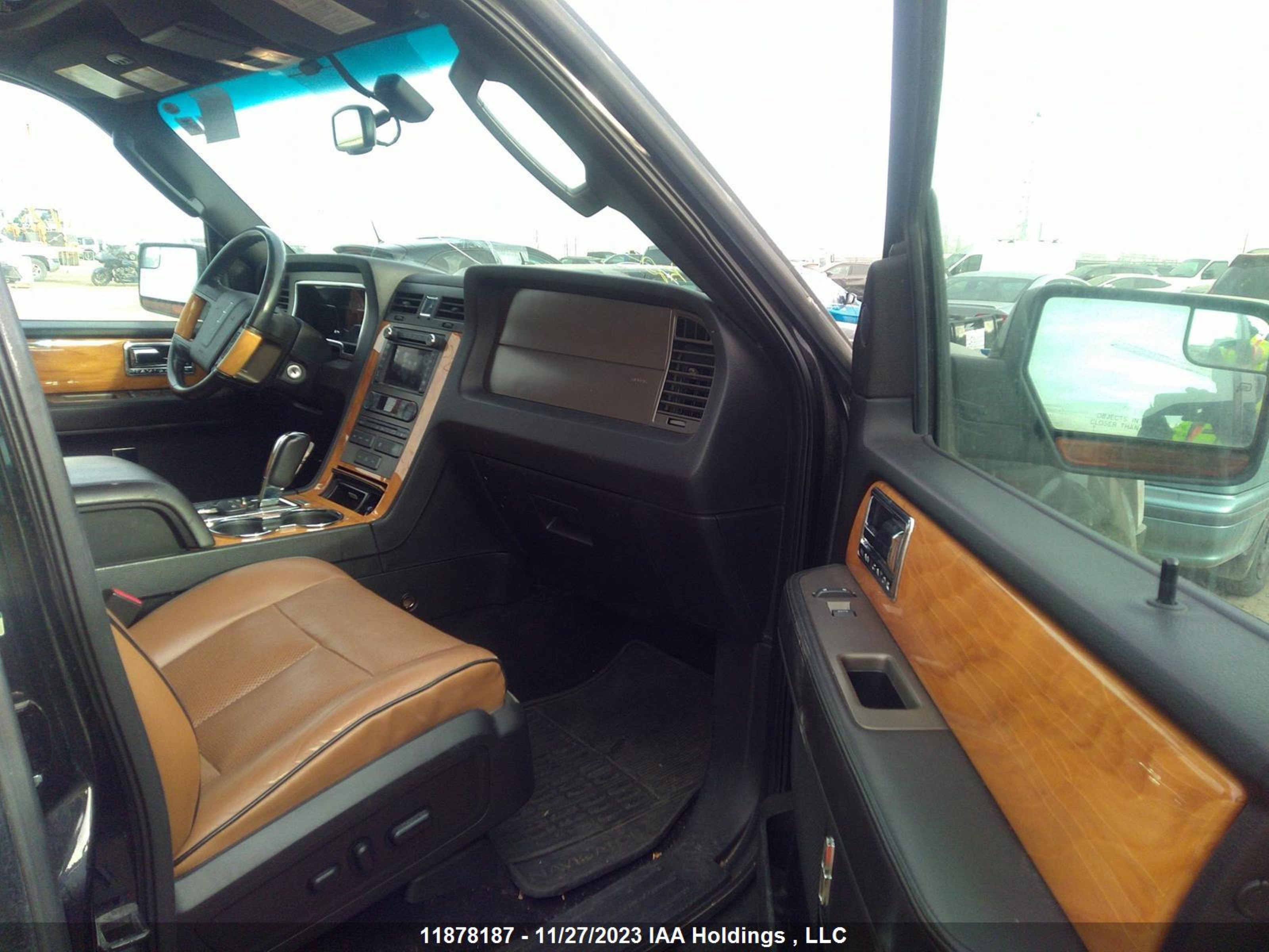 Photo 4 VIN: 5LMJJ2J52DEL05198 - LINCOLN NAVIGATOR 