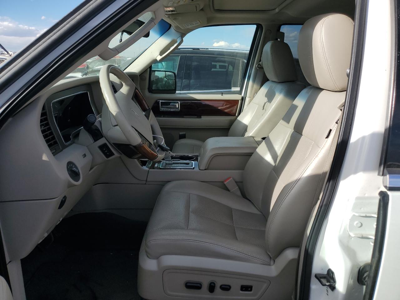 Photo 6 VIN: 5LMJJ2J52DEL06173 - LINCOLN NAVIGATOR 