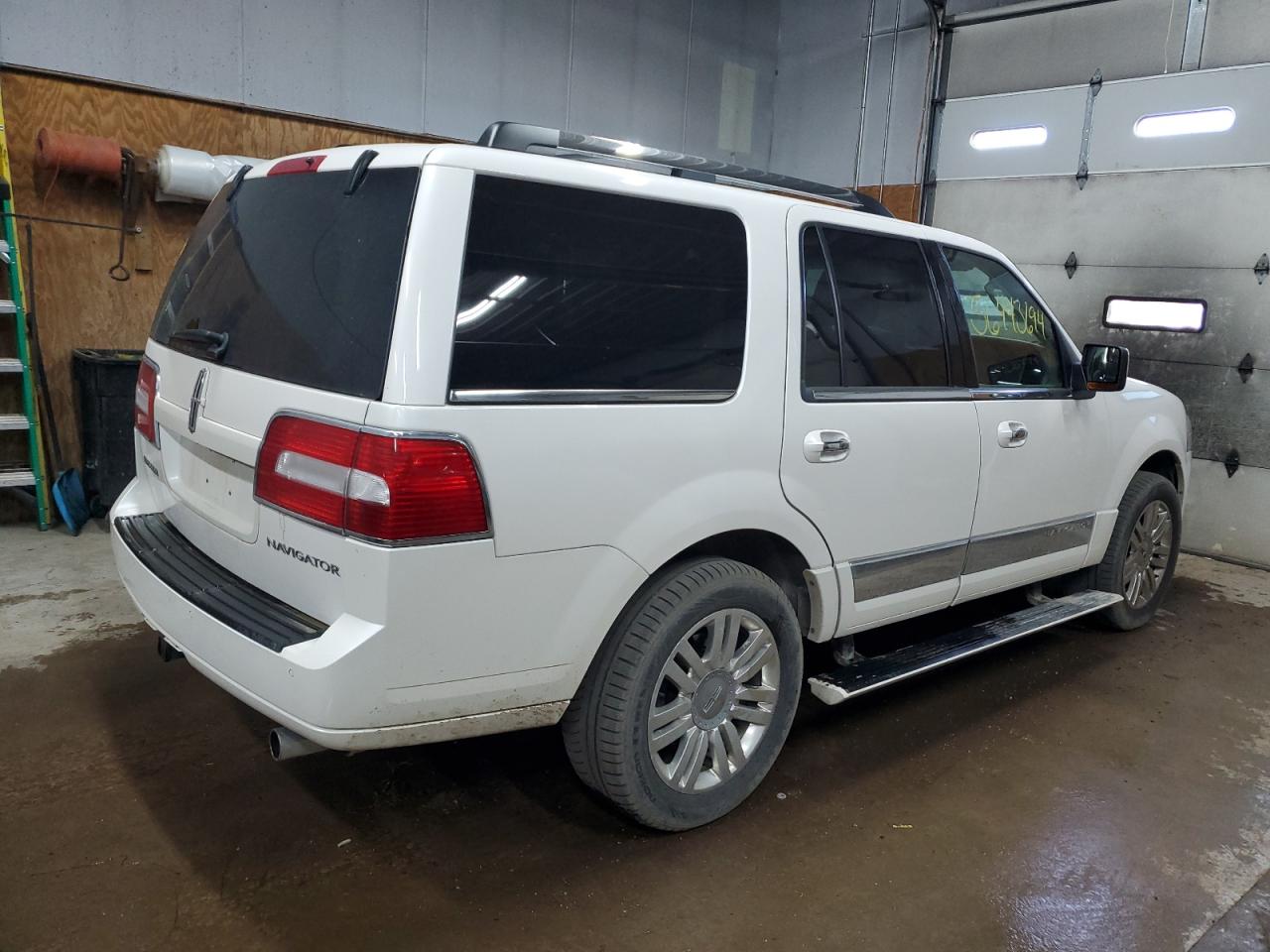 Photo 2 VIN: 5LMJJ2J52EEL08555 - LINCOLN NAVIGATOR 