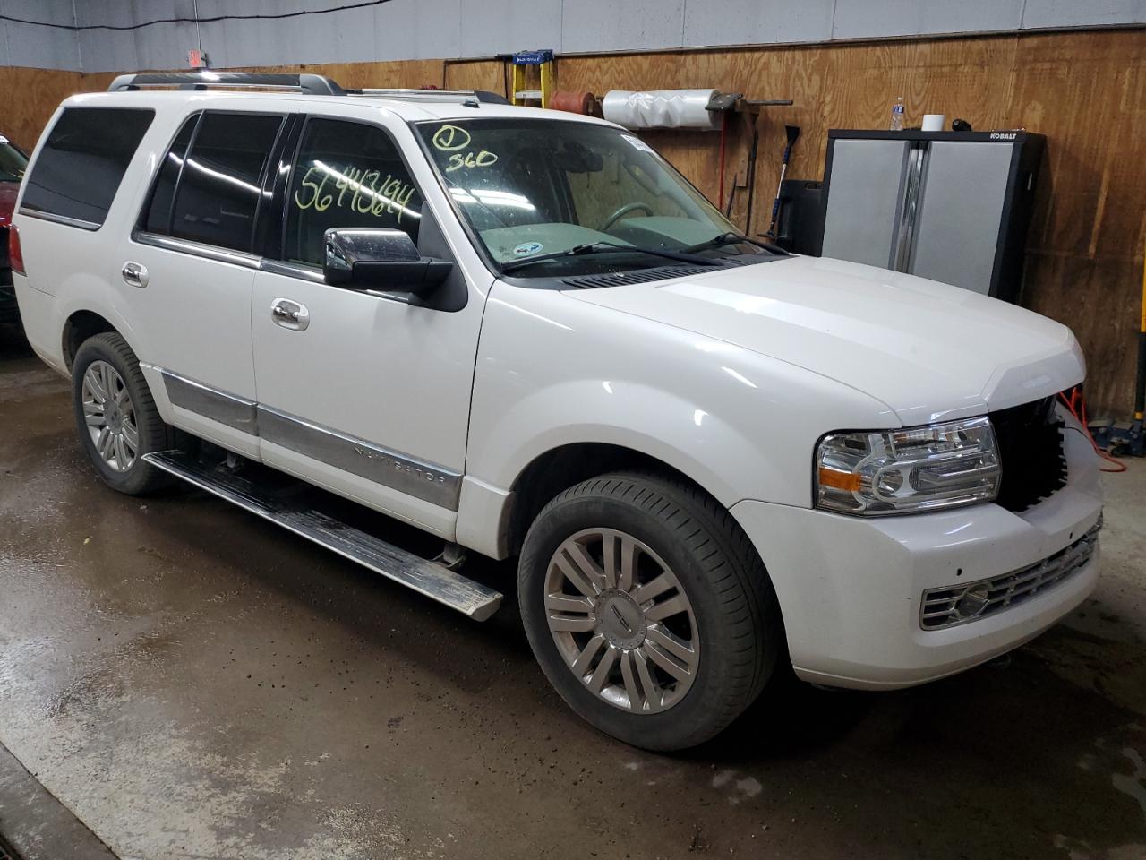 Photo 3 VIN: 5LMJJ2J52EEL08555 - LINCOLN NAVIGATOR 