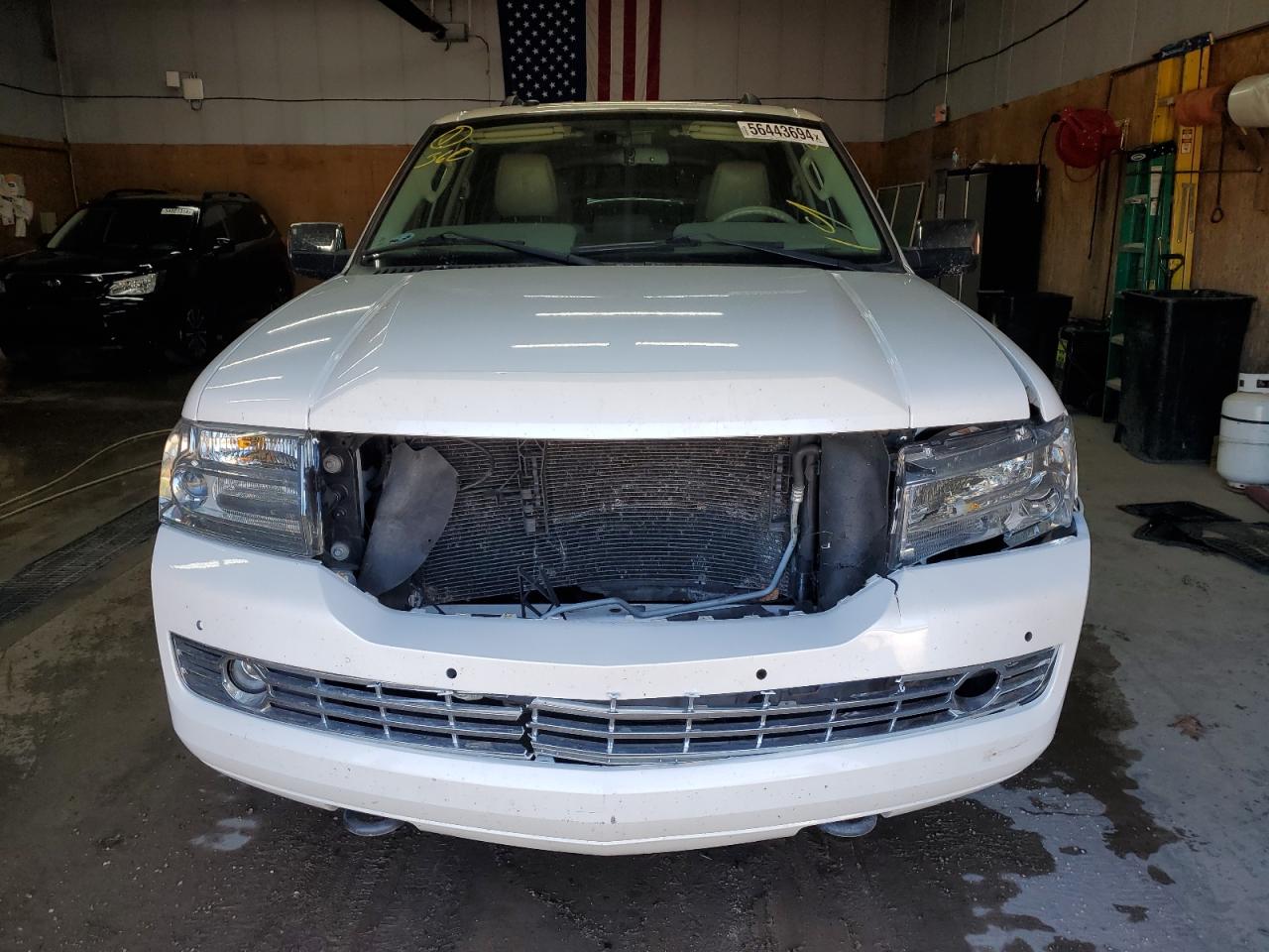 Photo 4 VIN: 5LMJJ2J52EEL08555 - LINCOLN NAVIGATOR 