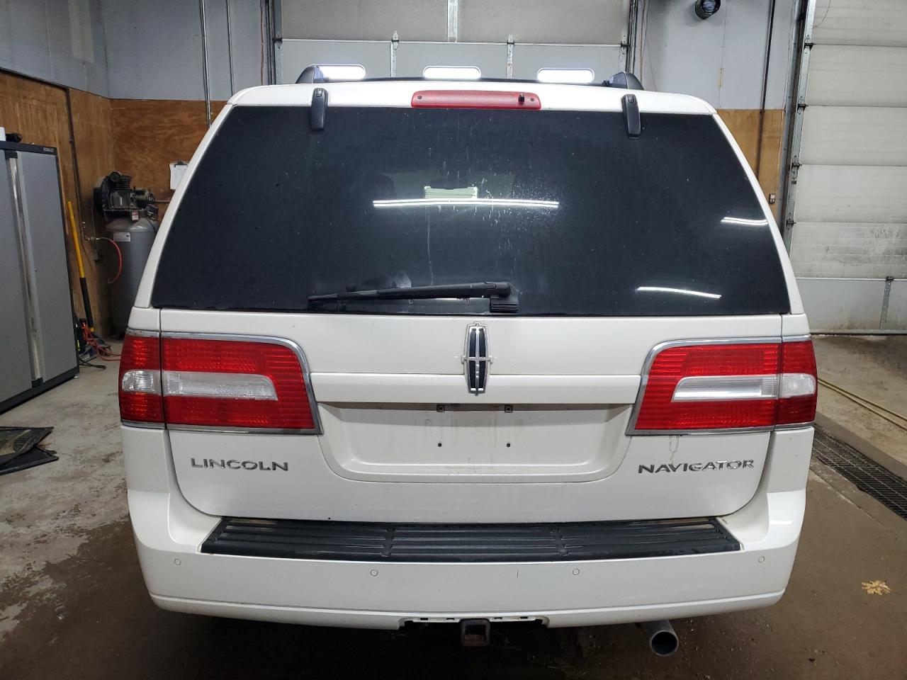 Photo 5 VIN: 5LMJJ2J52EEL08555 - LINCOLN NAVIGATOR 