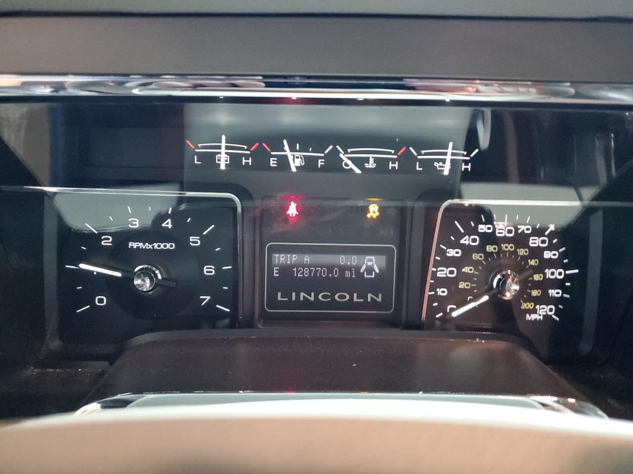 Photo 8 VIN: 5LMJJ2J52EEL08555 - LINCOLN NAVIGATOR 