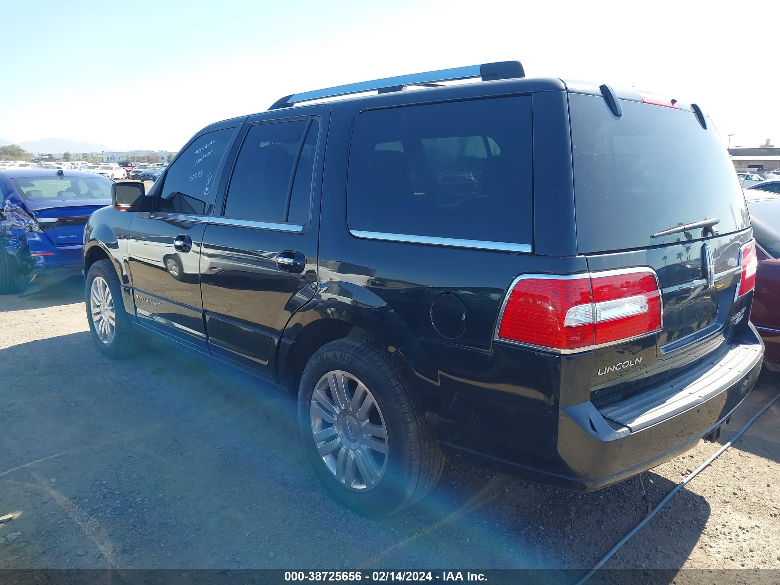 Photo 2 VIN: 5LMJJ2J53BEJ03290 - LINCOLN NAVIGATOR 