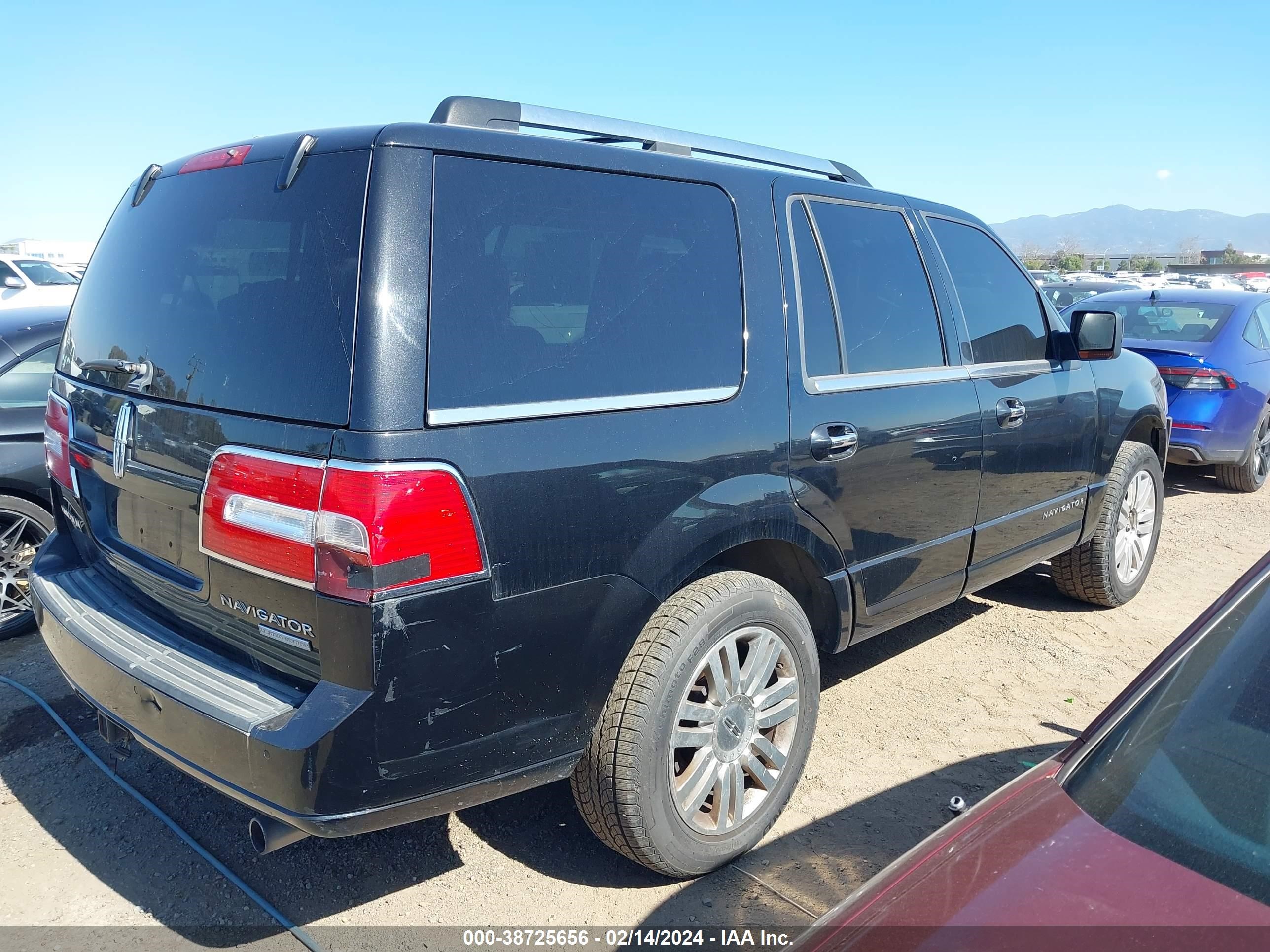 Photo 3 VIN: 5LMJJ2J53BEJ03290 - LINCOLN NAVIGATOR 