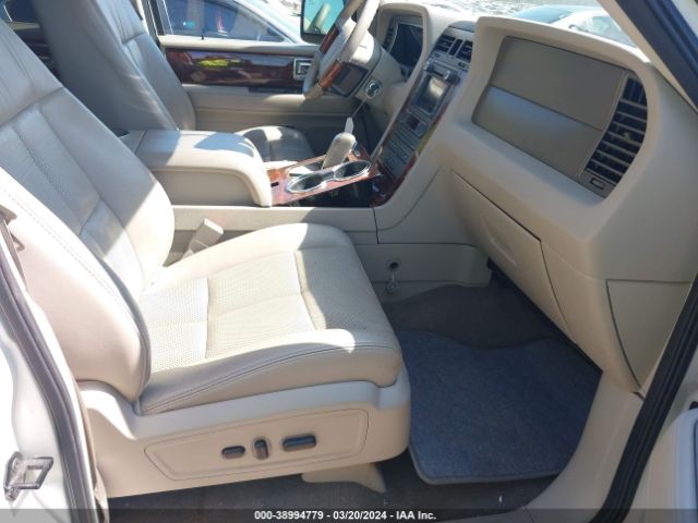 Photo 4 VIN: 5LMJJ2J53BEJ07095 - LINCOLN NAVIGATOR 