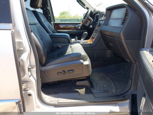 Photo 4 VIN: 5LMJJ2J53DEL01547 - LINCOLN NAVIGATOR 