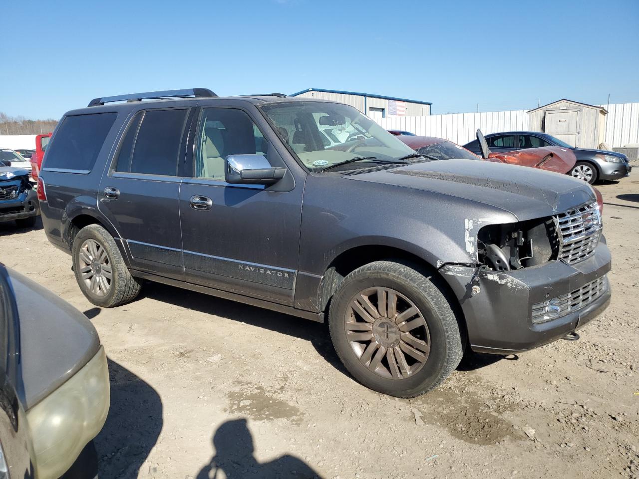 Photo 3 VIN: 5LMJJ2J54BEJ10006 - LINCOLN NAVIGATOR 