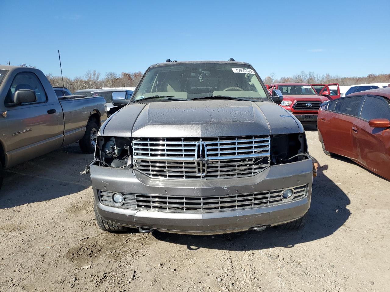 Photo 4 VIN: 5LMJJ2J54BEJ10006 - LINCOLN NAVIGATOR 