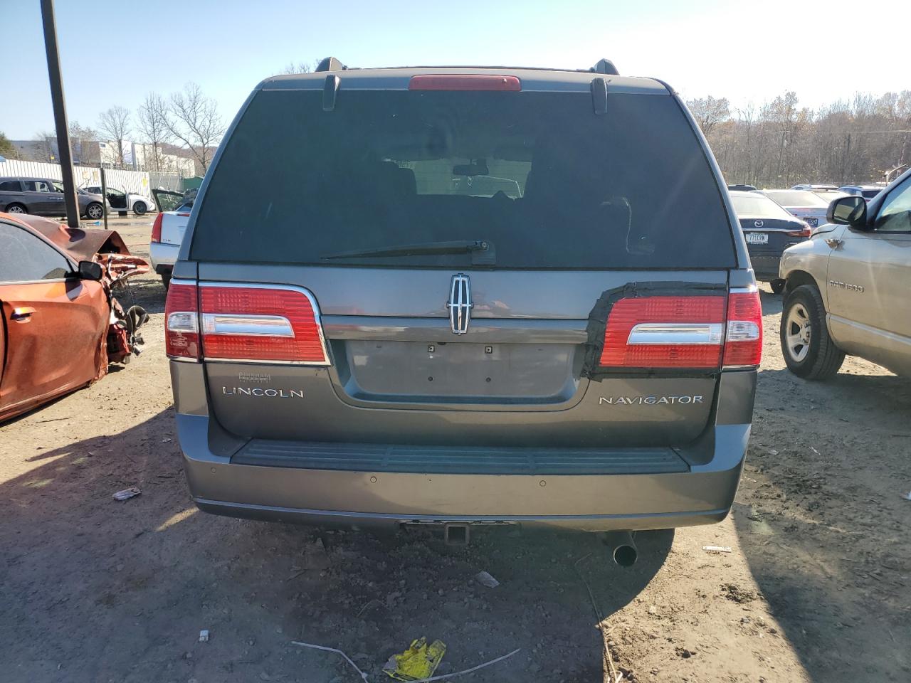 Photo 5 VIN: 5LMJJ2J54BEJ10006 - LINCOLN NAVIGATOR 