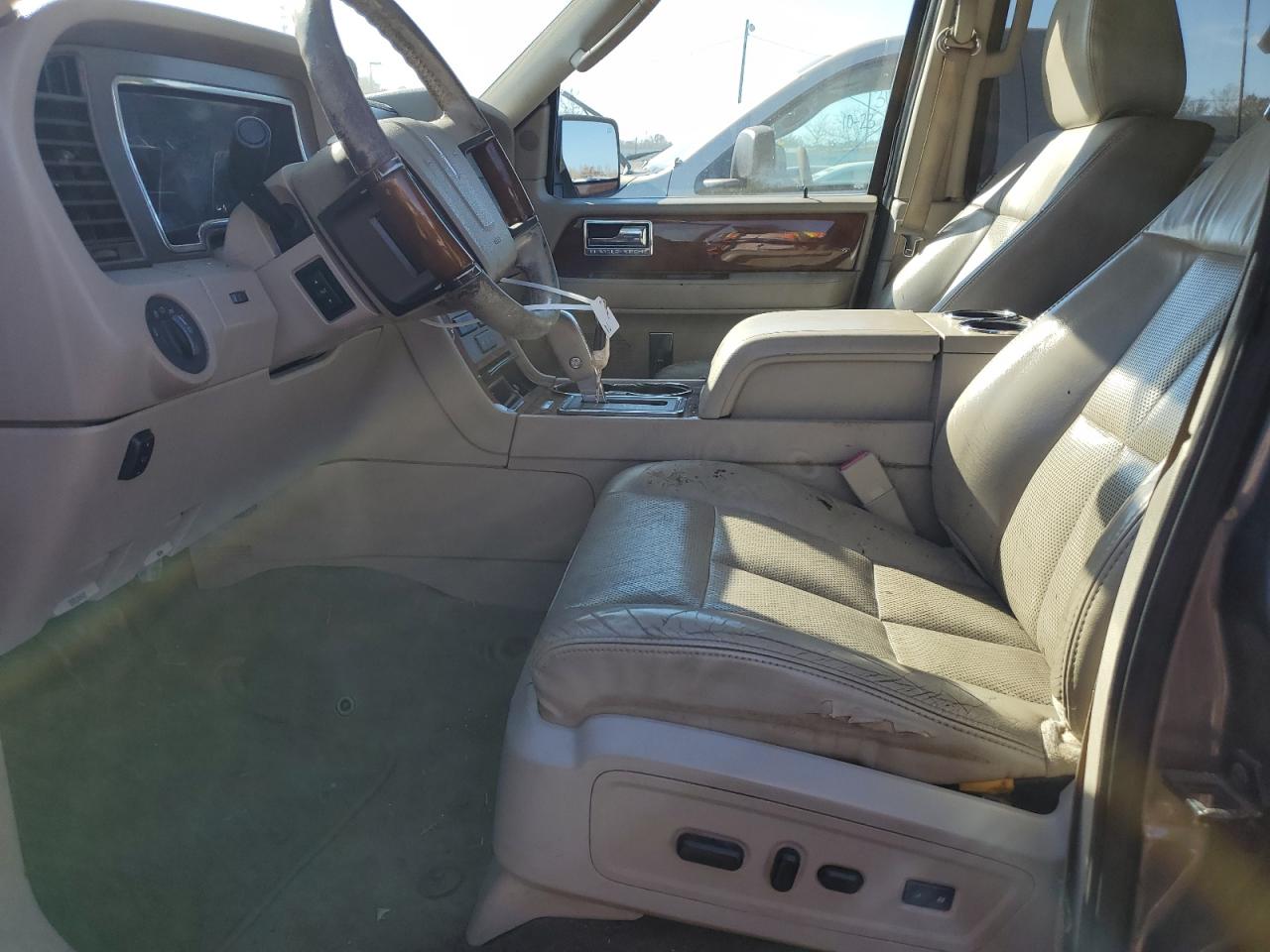 Photo 6 VIN: 5LMJJ2J54BEJ10006 - LINCOLN NAVIGATOR 