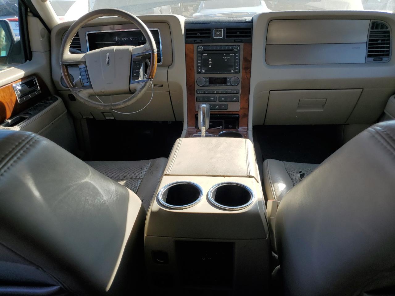 Photo 7 VIN: 5LMJJ2J54BEJ10006 - LINCOLN NAVIGATOR 