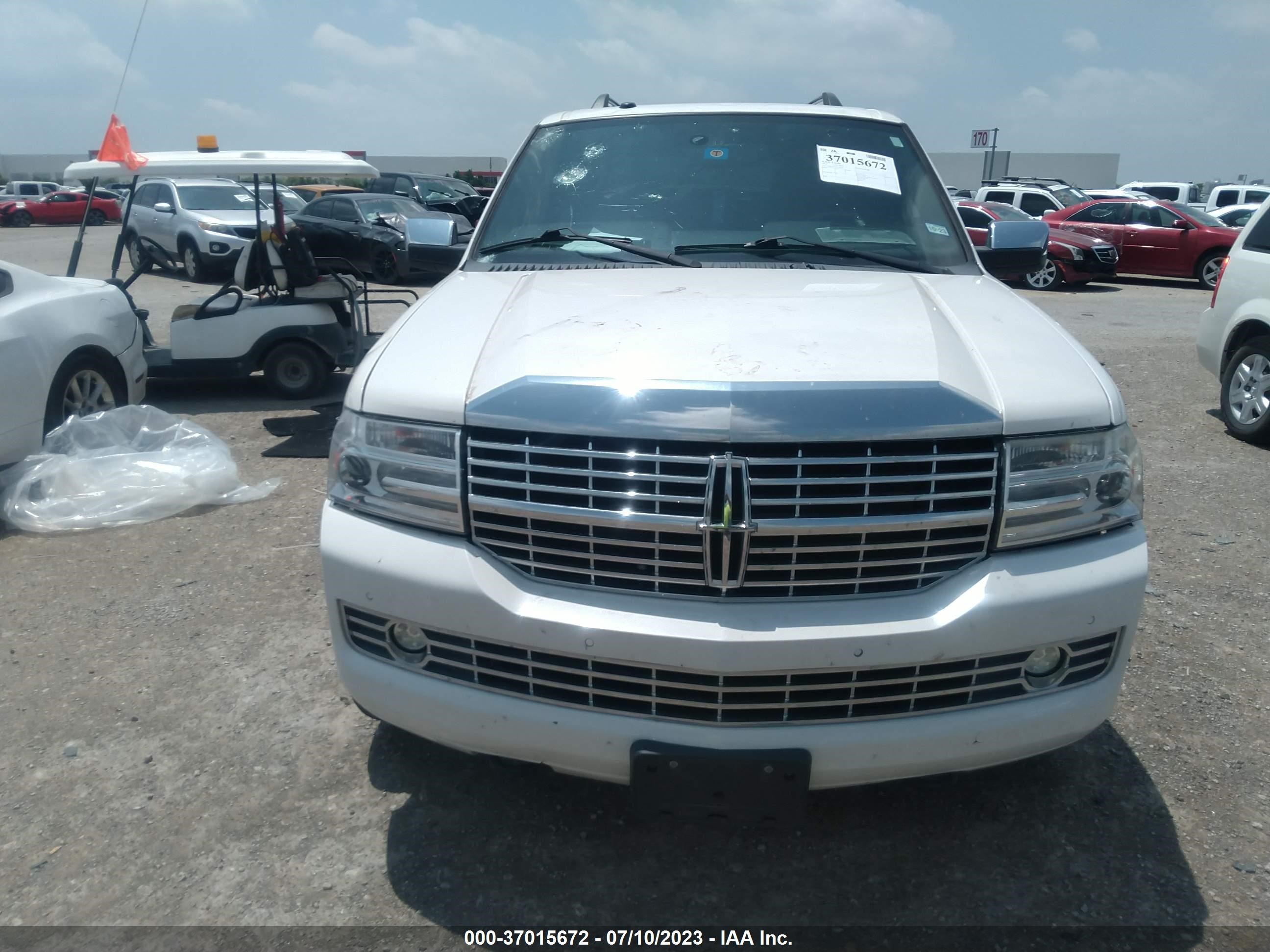 Photo 11 VIN: 5LMJJ2J56EEL08753 - LINCOLN NAVIGATOR 