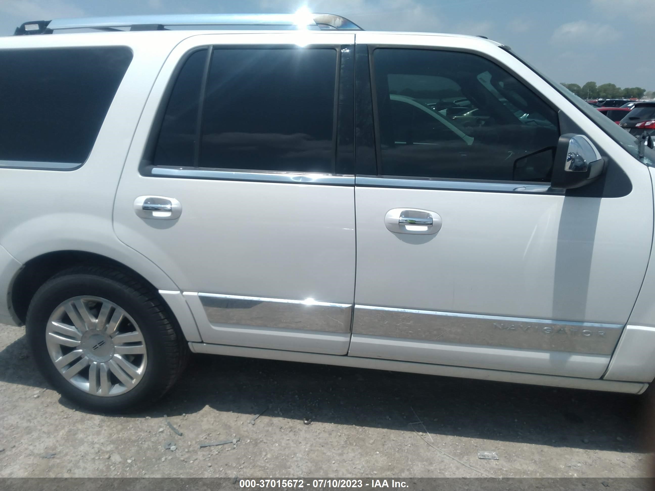 Photo 12 VIN: 5LMJJ2J56EEL08753 - LINCOLN NAVIGATOR 