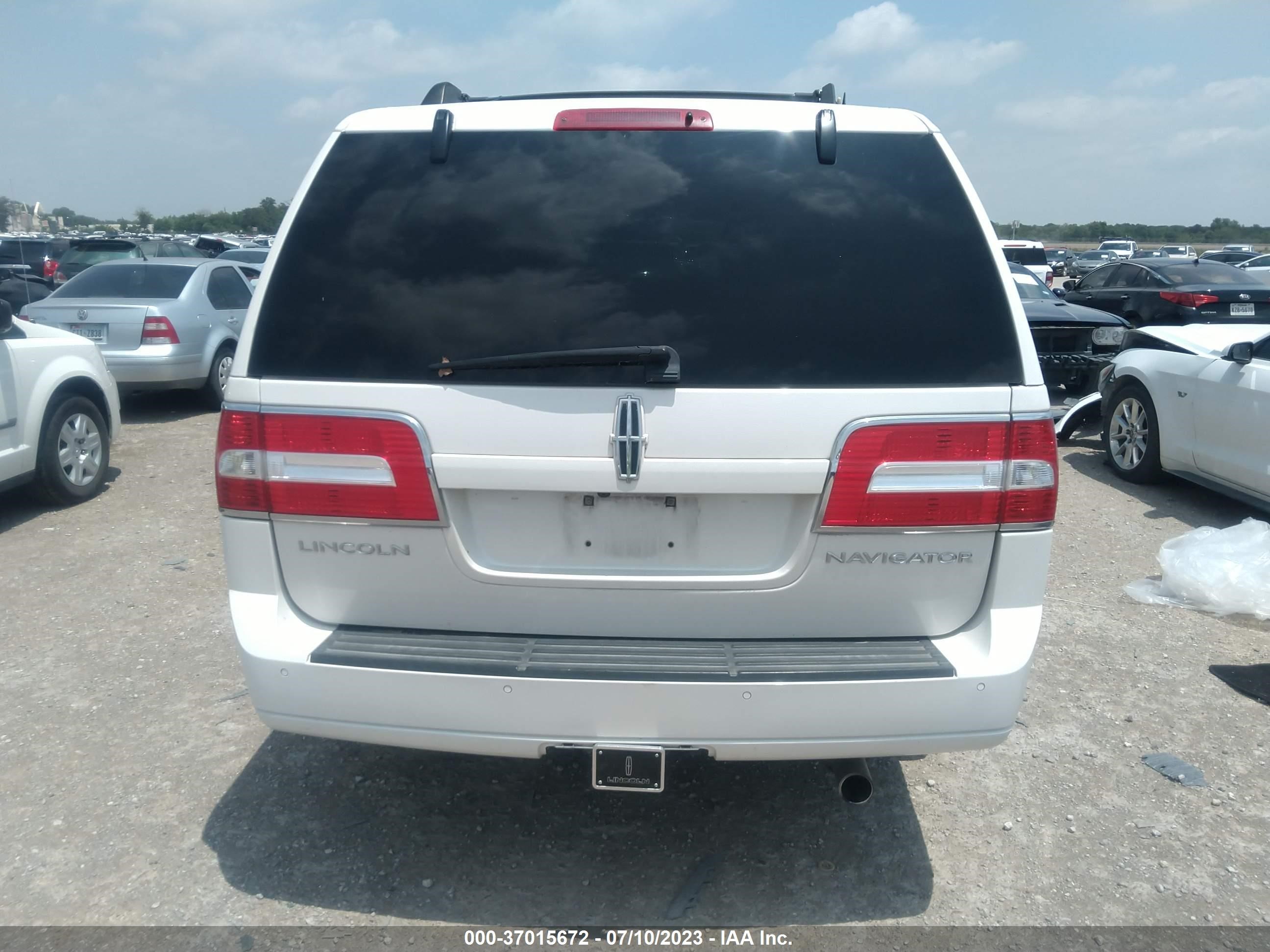 Photo 15 VIN: 5LMJJ2J56EEL08753 - LINCOLN NAVIGATOR 