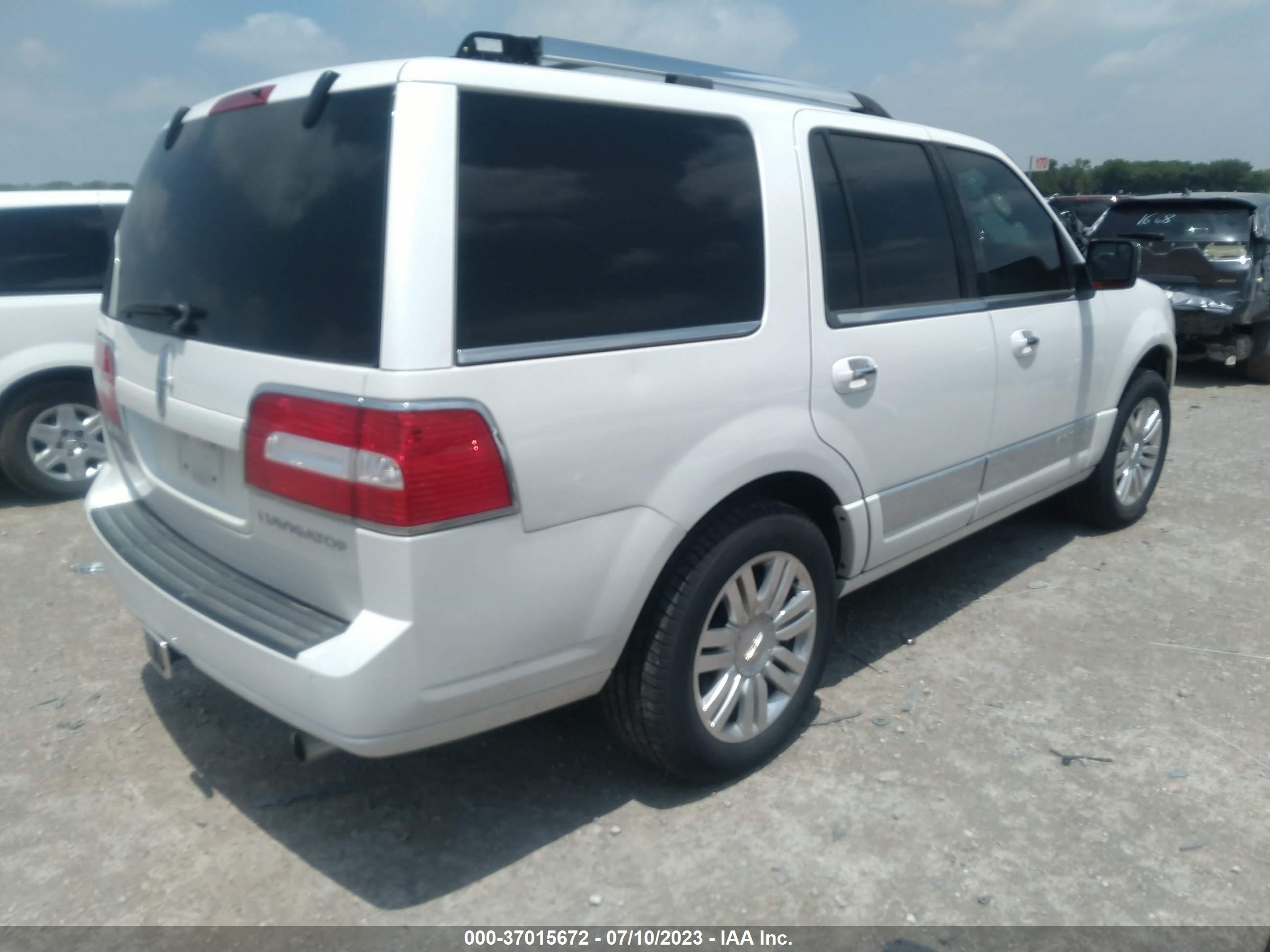 Photo 3 VIN: 5LMJJ2J56EEL08753 - LINCOLN NAVIGATOR 