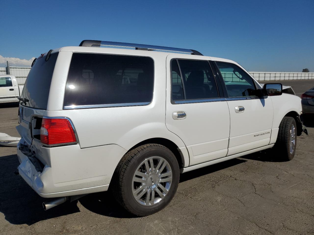 Photo 2 VIN: 5LMJJ2J57AEJ01248 - LINCOLN NAVIGATOR 