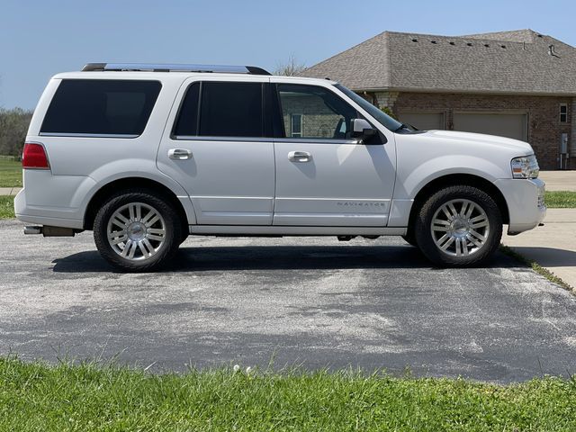 Photo 4 VIN: 5LMJJ2J59BEJ03777 - LINCOLN NAVIGATOR 