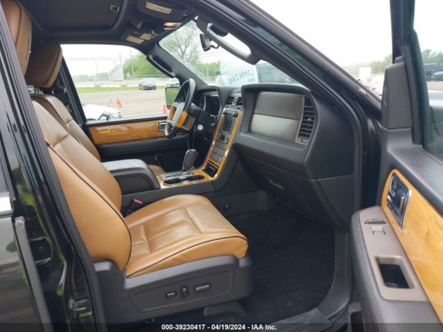 Photo 4 VIN: 5LMJJ2J5XBEJ01357 - LINCOLN NAVIGATOR 