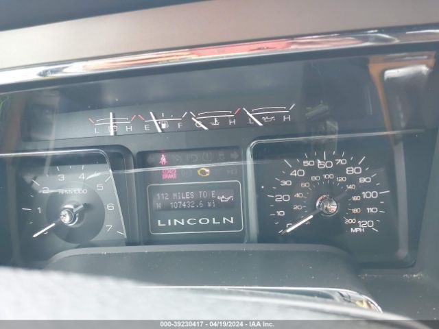 Photo 6 VIN: 5LMJJ2J5XBEJ01357 - LINCOLN NAVIGATOR 