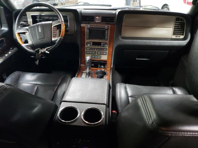 Photo 7 VIN: 5LMJJ2J5XBEJ05859 - LINCOLN NAVIGATOR 