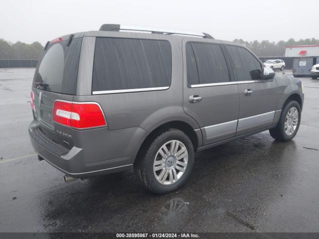 Photo 3 VIN: 5LMJJ2J5XBEJ09166 - LINCOLN NAVIGATOR 