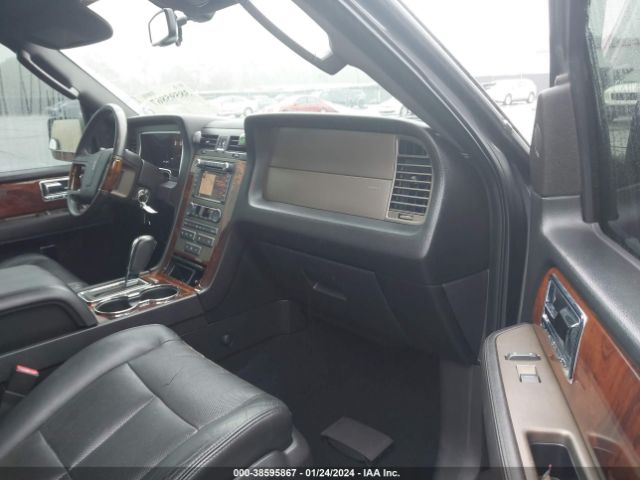 Photo 4 VIN: 5LMJJ2J5XBEJ09166 - LINCOLN NAVIGATOR 