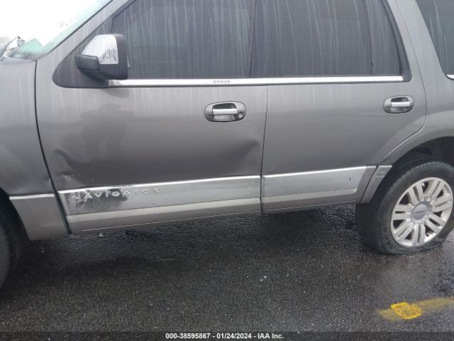 Photo 5 VIN: 5LMJJ2J5XBEJ09166 - LINCOLN NAVIGATOR 