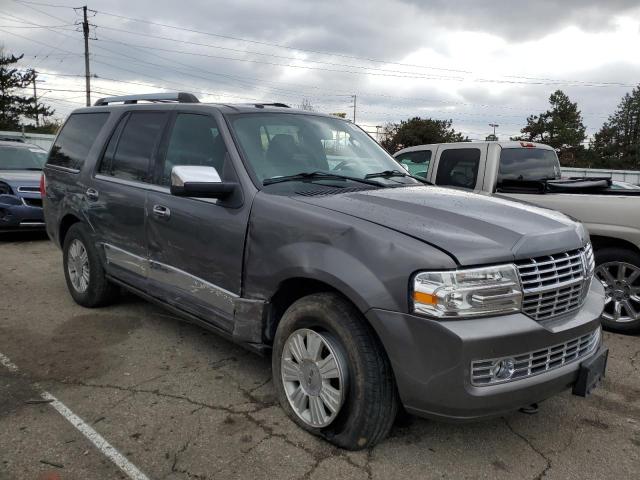 Photo 3 VIN: 5LMJJ2J5XDEL05305 - LINCOLN NAVIGATOR 