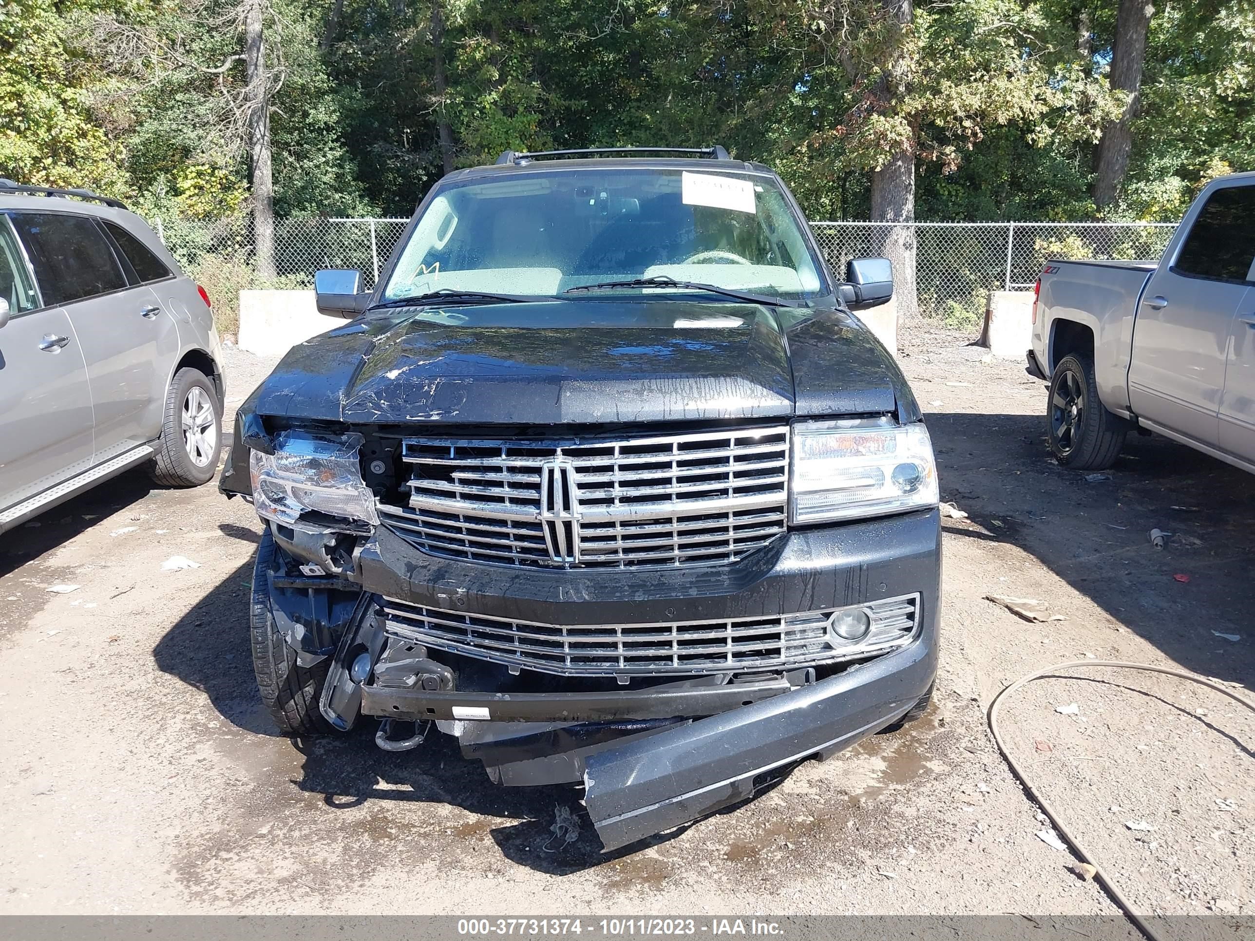 Photo 11 VIN: 5LMJJ2J5XEEL05239 - LINCOLN NAVIGATOR 